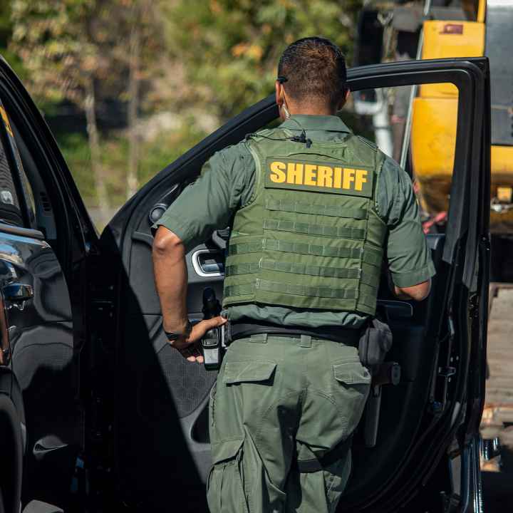 Sherriff getting into an SUV